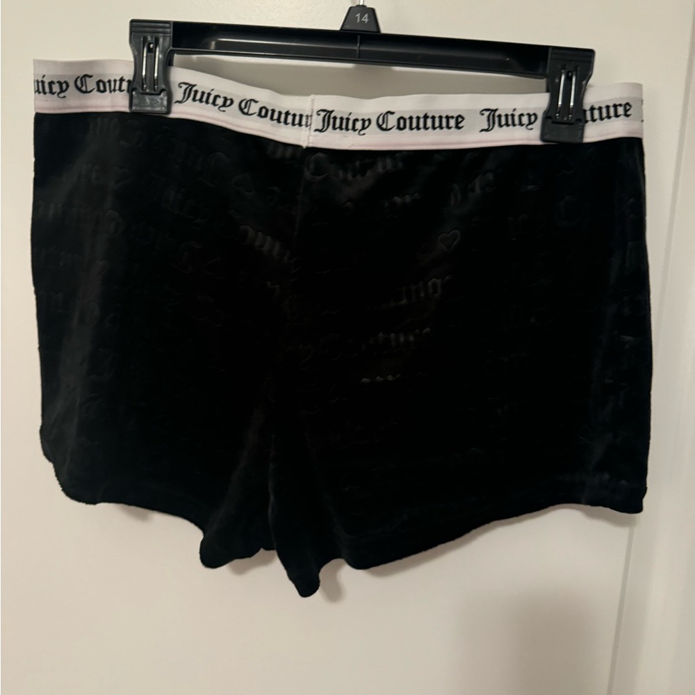 Juicy velvet shorts
